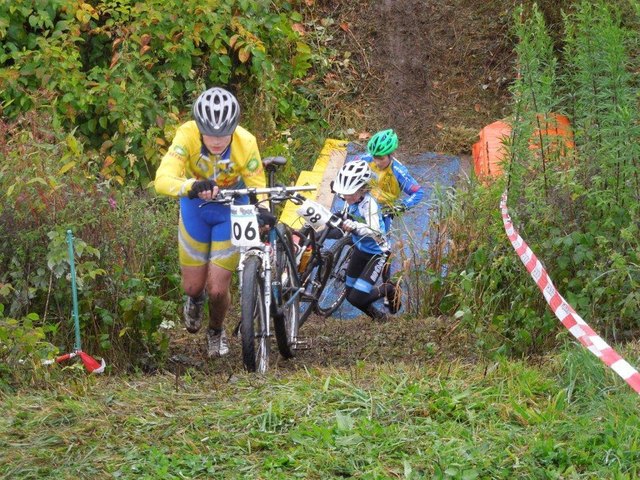 Auch für U13-Radtalent Nils Richter (Nr. 106) von der RU St. Johann ging es beim Cross Country-Rennen bei der Lafferer Trabrennbahn bergauf und bergab
