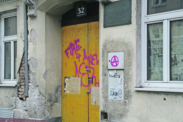 Verfallend und beschmiert: das Haus in der Humboldtgasse 32.
