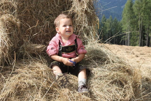 Unser Naturbursche Diego beim Rasten auf der Höss ;-)