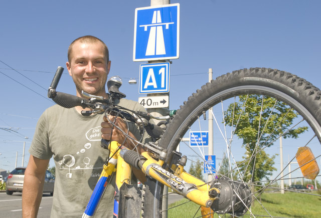 Vorerst wird es keine Raddemo auf der A1 geben. Erik Schnaitl vom Verein Fairkehr will notfalls aber den Rechtsweg beschreiten.