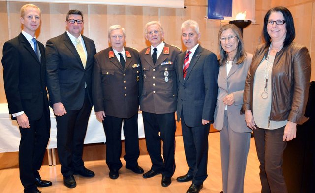 vr: GR Mag. Ingrid Bresich, GR Hannelore Hubatsch, GfGR DI Johann Zeiner (in Vertretung von Bgm. Traude Obner), Kdt Wolfgang Deringer, Karl Sommerbauer, GfGR Oliver Reith, GfGR Dkfm. Stephan Duursma | Foto: Heide Kucera