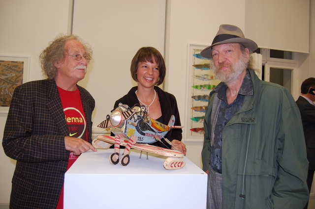 Klaus Schrammel, Nina Katschnig und Roland Neuwirth bei einem interessanten Flugobjekt. | Foto: Zippel