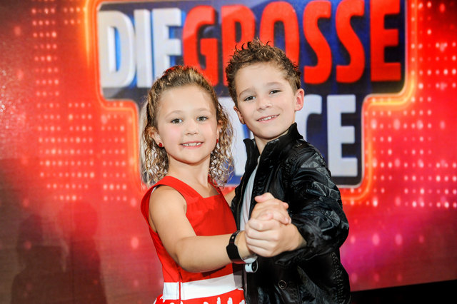 Die Geschwisterpaar Petra (7) und Christian Mayrhofer (8) aus Pollham tanzt sich in die Herzen des Publikums. Die beiden Volksschüler hoffen ganz fest, dass am Freitag viele Fernsehzuschauer beim Telefonvoting für sie anrufen werden. | Foto: ORF