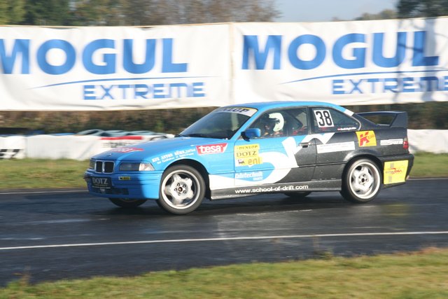 Andreas Hipfl - school-of-drift, Platz 3 Klasse R1, BMW E36 325i | Foto: Fuzzy Helm