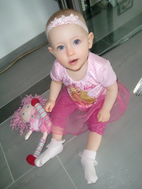 Mit meiner Puppe spiele ich Ballerina
