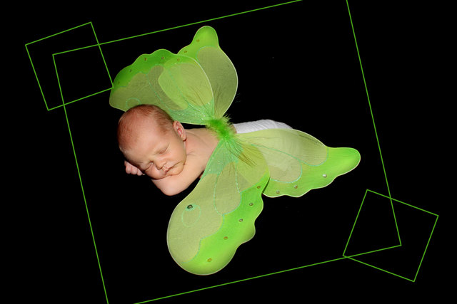 Lukas mit Schmetterlingsflügerl