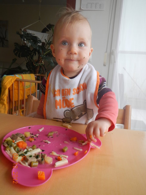 Emilia Sophie aus Regau - so macht Essen Spaß!!!