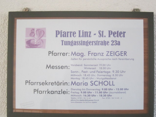 Der Eingangsbereich der Pfarre Linz St. Peter im Stadtteil Spallerhof