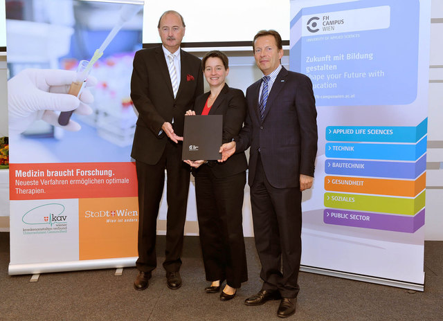 Mehr Zusammenarbeit beschlossen von Direktor Wilhelm Marhold, Stadträtin Sonja Wehsely und Wilhelm Behensky von der FH-Geschäftsleitung.