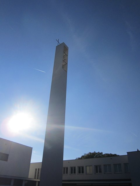 Der Kirchturm der Pfarre Linz St. Peter im Stadtteil Spallerhof