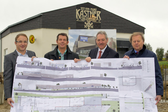 Franz Weglehner und Paulus Nimmervoll von der Franz Kastner GmbH, Landesrat Viktor Sigl und der Bad Leonfeldner Bürgermeister Alfred Hartl. | Foto: Kurverband/beha