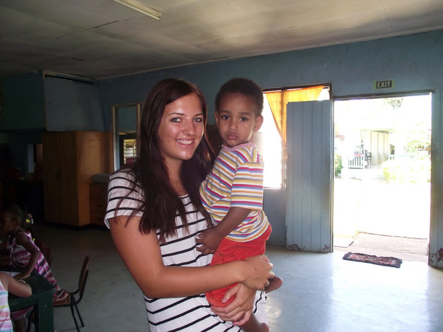 Stefanie Doppler aus Mariapfarr war der Liebling der Kinder auf Fiji. | Foto: Doppler