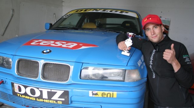 Andreas Hipfl - school-of-drift, Platz 3 Klasse R1, BMW E36 325i | Foto: Fuzzy Helm
