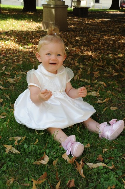Nadine bei unserer Hochzeit am 20. August 2010 (fast 1 Jahr alt)