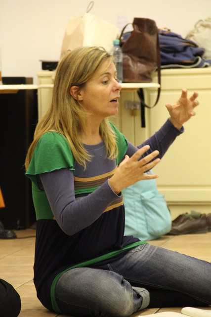 Schauspieltrainerin und Theaterpädagogin Barbara Wick arbeitet mit den Pongauerinnen. | Foto: KoKon