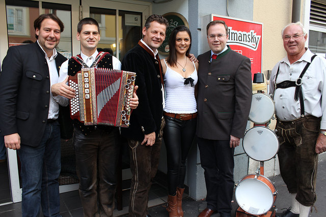LAbg. Peter Zwanziger, Christian, Bgm. Christian Scheider, Miss Kärnten 2009 Sandra Pinter, LR Harald Dobernig und Teufelsgeiger Simon