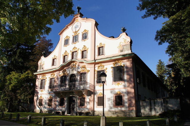 Robinighof Kleinod mit prächtiger RokokoFassade SalzburgStadt