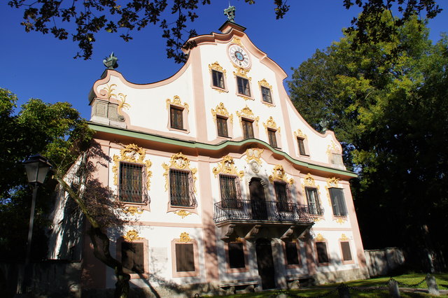 Robinighof Kleinod mit prächtiger RokokoFassade SalzburgStadt