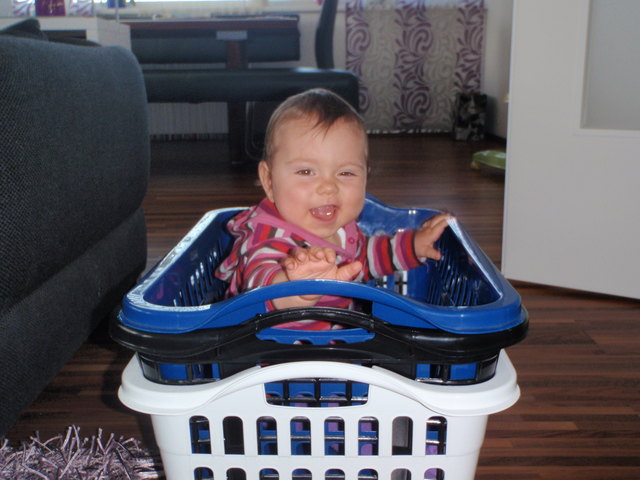 Ich helfe Mama mit der Wäsche!
