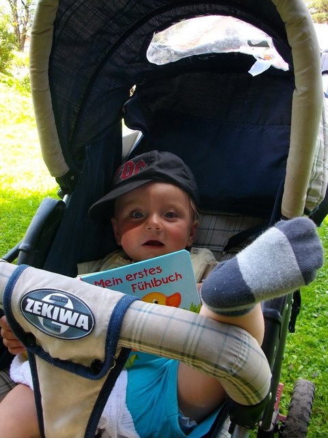 Der Kleine mit den großen Füßen!!!
