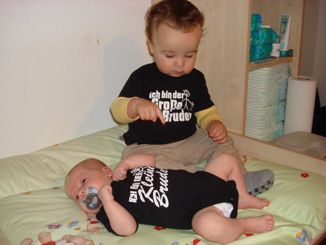 der große und der kleine Bruder