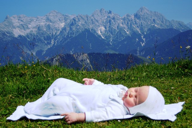 Nach Wanderung in Fieberbrunn wurde Lukas sehr müde :D