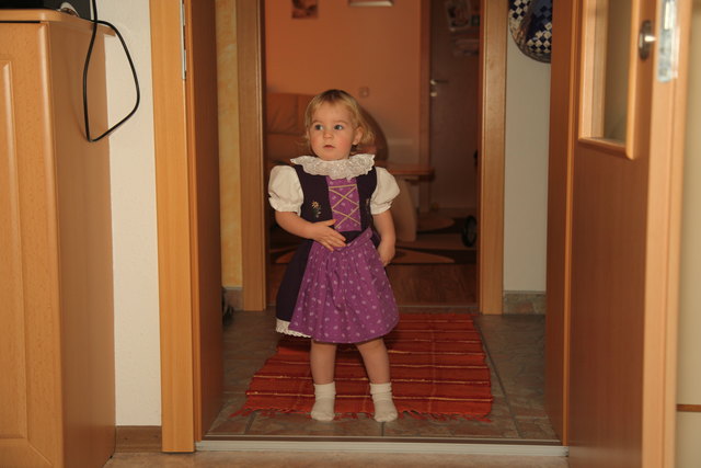 Annalena mit ihrem Dirndl
