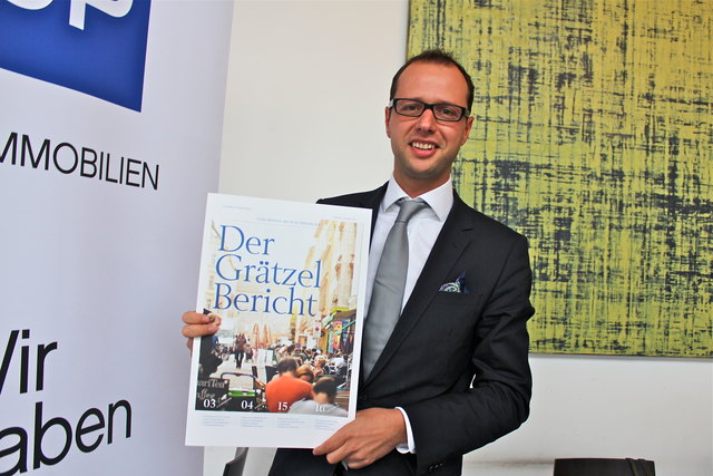 Martin Müller, geschäftsführender Gesellschafter von JP Immobilien präsentierte den ersten Wiener Grätzel Bericht - zum Hineinschmökern und selbst Entdecken.