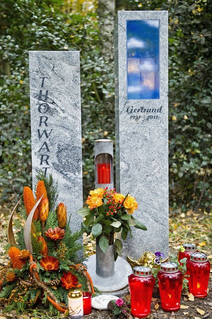 Nischenwände weichen immer mehr Grabstelen, in denen Urnen Platz finden. | Foto: Strasser Steine