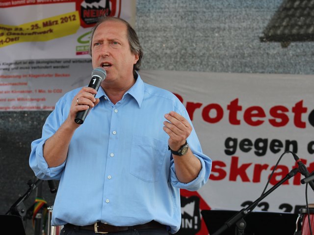 Rolf Holub beim GDK-Protestcamp im März 2012. Kurz danach hat der Umweltsenat den Antrag für den Bau negativ beschieden.