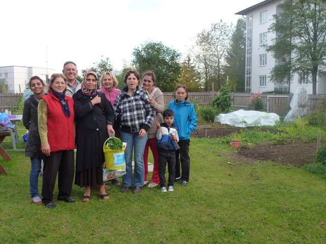Zwölf Familien aus mehr als fünf Herkunftsländern bewirtschaften den Garten in der Otto-Loewi-Siedlung.