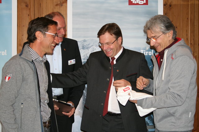 Partnerschaft: Josef Margreiter Tirol Werbung, Peter Mennel ÖOC, LH Günther Platter und ÖSV-General Klaus Leistner
