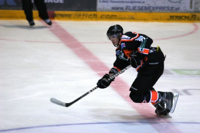 Für alle interessierten 5- bis 12-jährigen Mädchen und Burschen bieten die Graz 99ers Juniors wöchentlich (jeden Montag von 16:30-18:00 Uhr und jeden Samstagvormittag) kostenlose Schnuppertrainings an, für die die Ausrüstung gratis zur Verfügung gestellt wird.