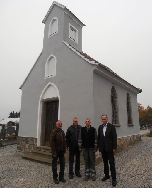 Bürgermeister Reinhard Österreicher, Bauhofleiter Gottfried Schreiber, sowie Robert Müller und Lothar Bauer (Friedhofsverwaltung)