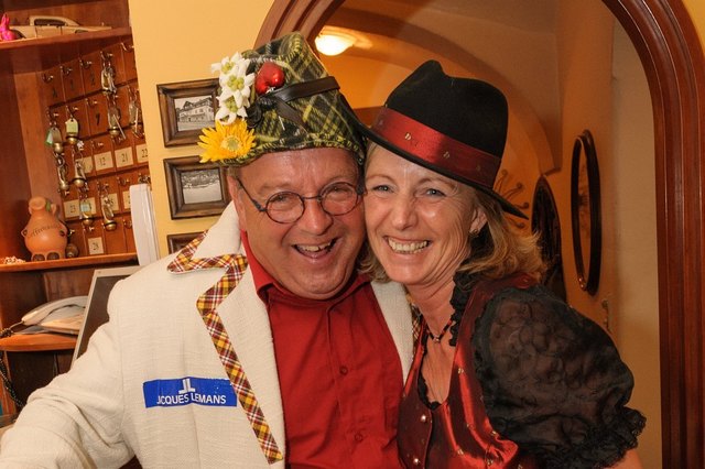 Special Guest war Sepp Wölbitsch von der Feistritz an der Drau Faschingsgilde mit der Hausherrin des Krumpendorfer Hofes Monika Hammerschlag
