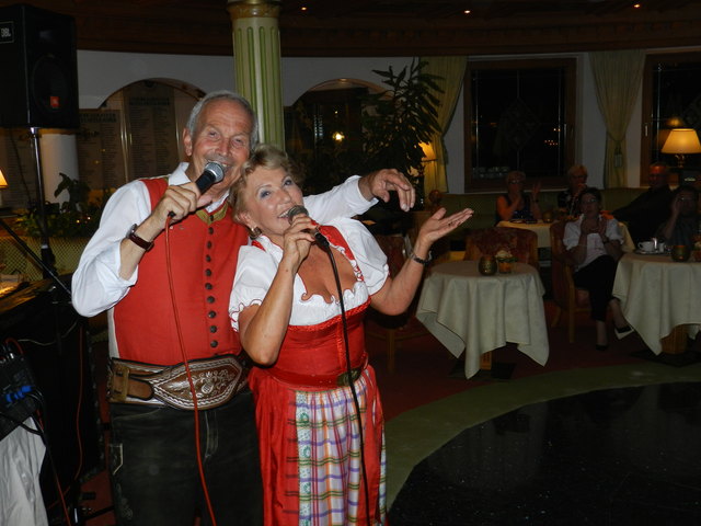 Die Volksmusikstars Leo und Rosi begeisterten das Publikum im Fünfsterne-Hotel Lärchenhof mit ihren Hits