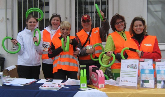 von links nach rechts: Tamara, Beatrix Reihs, Gitti Stocker, Peter Reihs, Alexandra Glander, Ulli Mende (Bild privat zVg)
