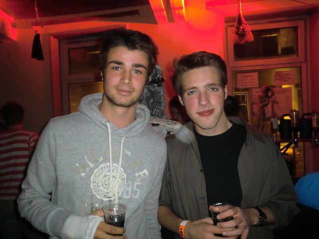 Peter-Paul Pölzl (links) und Lukas Mörbauer hatten auch unkostümiert ihren Spaß