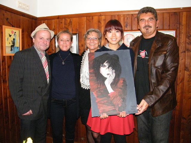 vlnr: Walter Ulm, Sybille Zeisel, Elke Schräfl, Angela Tang, Georg Ragyoczy (letzterer besuchte die tolle Veranstaltung der 4 KünstlerInnen) - Walter Ulm sorgte mit Eigenkompositionen für den musikalischen Rahmen