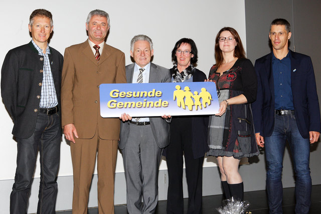 Herrmann Kaufmann, Bürgermeister Josef Sturmayr, Landeshauptmann Josef Pühringer, Vize-Bürgermeisterin Christine Pühringer, Gabriele Doppelbauer und Christian Renner (v.l.).