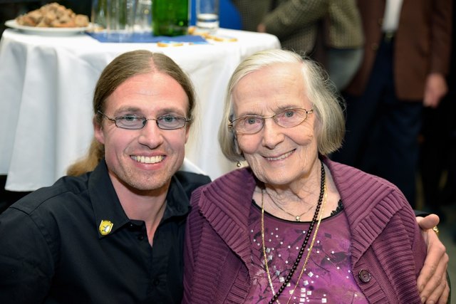 Extremfotograf Markus Haslinger mit seiner Großmutter Hermine Gassner