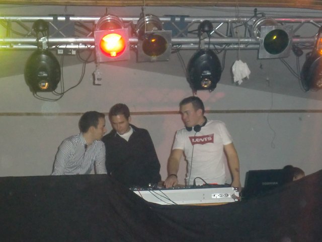 Die DJ's heizten den Besuchern ordentlich ein