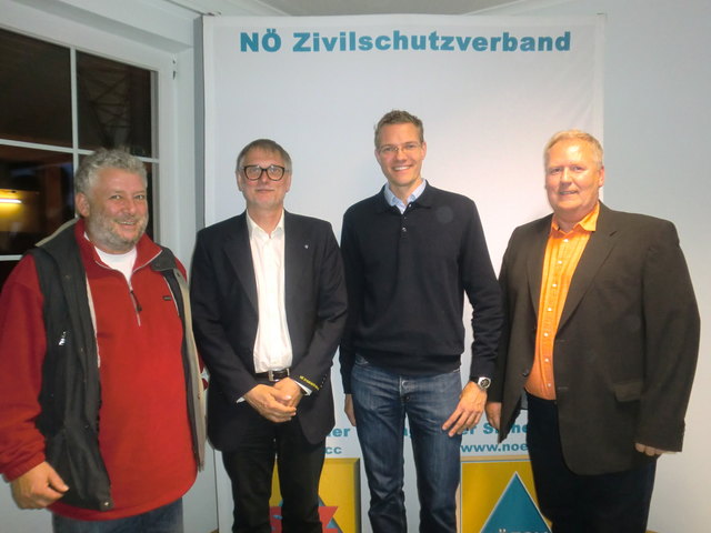v.l.n.r.: der Gemeindearzt von Trautmannsdorf/L. Dr. Jörg Beutelhauser, Arno Berr vom NÖ Zivilschutzverband, Dr. Georg Steinhauser von der TU Wien und der geschäftsführende Gemeinderat und Ortsleiter des NÖ Zivilschutzverbandes in Trautmannsdorf/L. Paul Fuchs