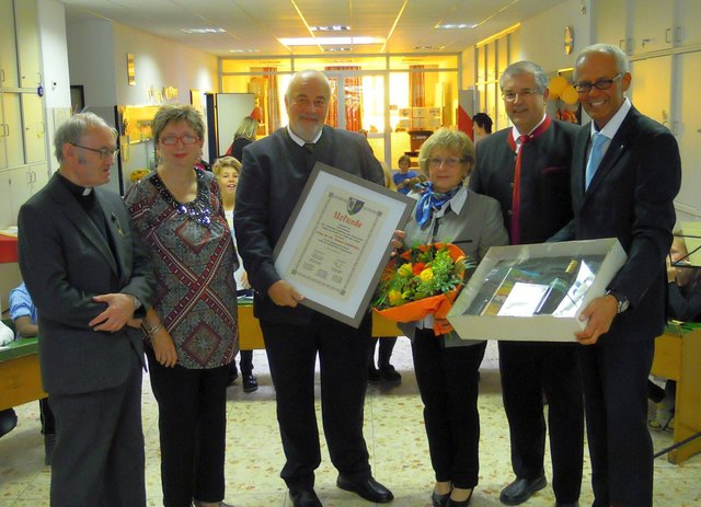 Pfarrer Moser, Direktorin Lukaschek, Direktor a.D. Cerwenka mit Gattin, Bürgermeister Dam und Vize Weinlinger. | Foto: VS Absdorf