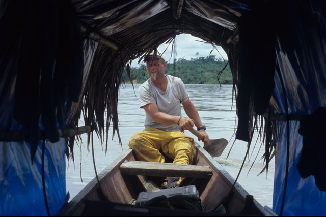 Mit einer renovierten Lancha – einem zwölf Meter langen Einbaum mit Palmendach und Schlafmöglichkeit – startete Leopoldseder eine Flussreise am Amazonas. | Foto: Leopoldseder