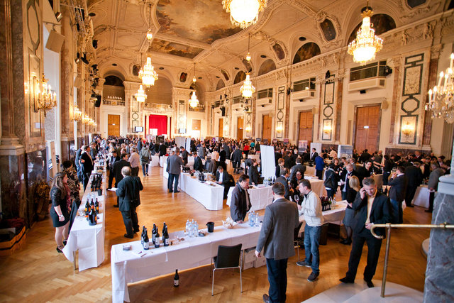 Die Falstaff Rotweingala 2011 war gut besucht. | Foto: Falstaff Verlags GmbH/APA-Fotoservice/Hinterramskogler