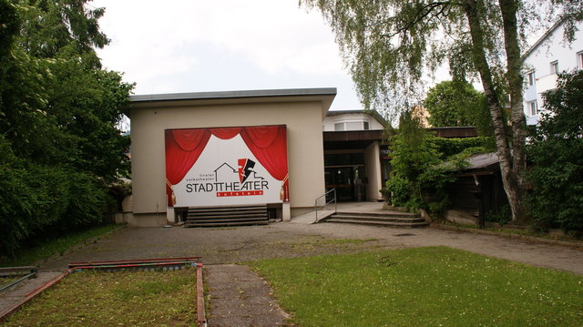 Hinter diesen alten Mauern ist das Stadttheater bisher untergebracht.