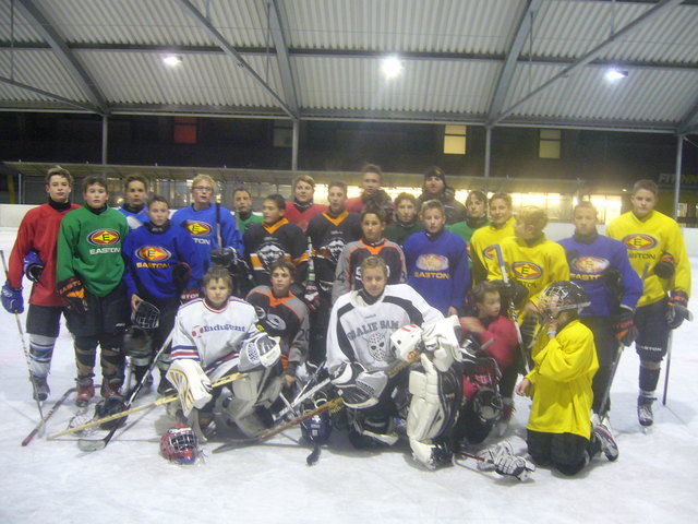 Überraschungsgast Thomas Vanek mit der U15-Mannschaft der Graz 99ers. | Foto: Graz 99ers