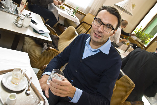Thomas Geisler im Café Prückel: "Es hat sich in der Nachkriegszeit neu erfunden."