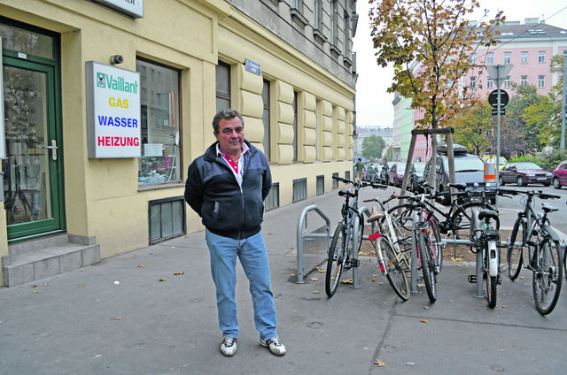 Installateurmeister Gerhard Stricker weiß: „Nach acht Uhr Früh finde ich keinen Parkplatz mehr.“ (Foto: asc) | Foto: asc